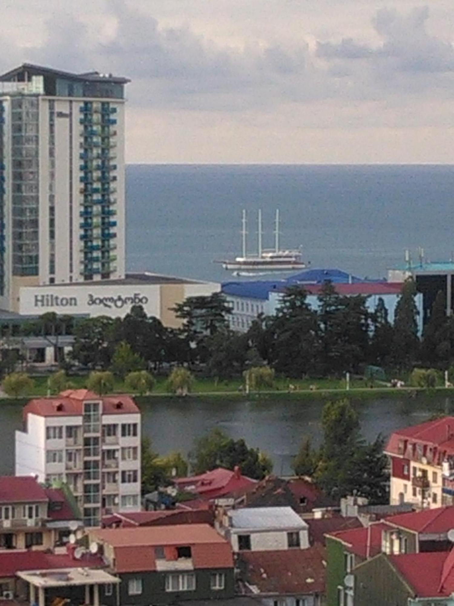 Apartment On Takaishvili Batumi Esterno foto