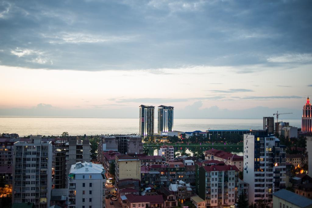Apartment On Takaishvili Batumi Esterno foto